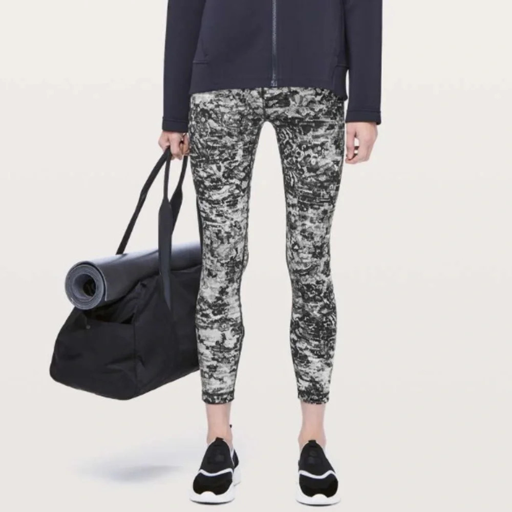 Lululemon Wunder Under High-Rise 7/8 Tight Full-On Luxtreme Black Gray Size 4
